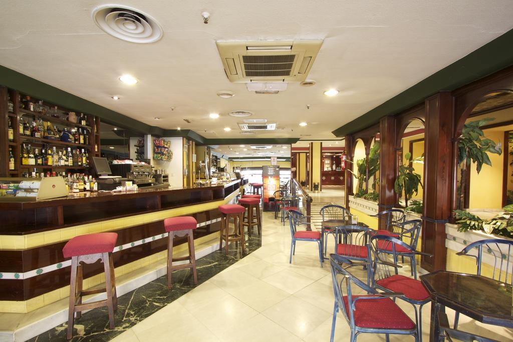 Catalonia Granada Otel Restoran fotoğraf